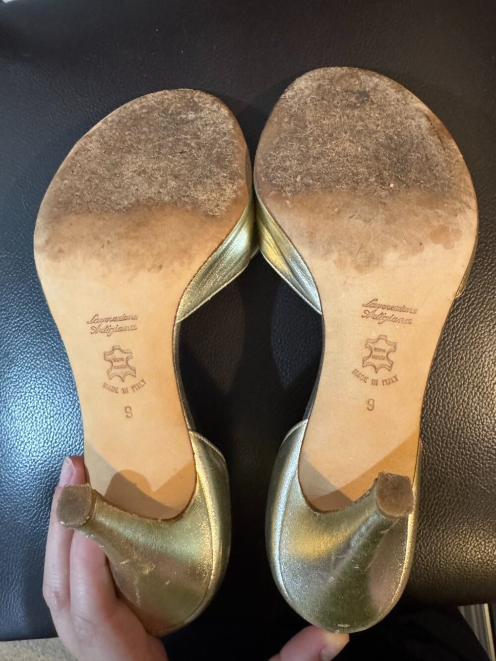 Gorgeous light gold Butter London brand heels with beautiful bows. Made in Italy - Picture 5 of 6